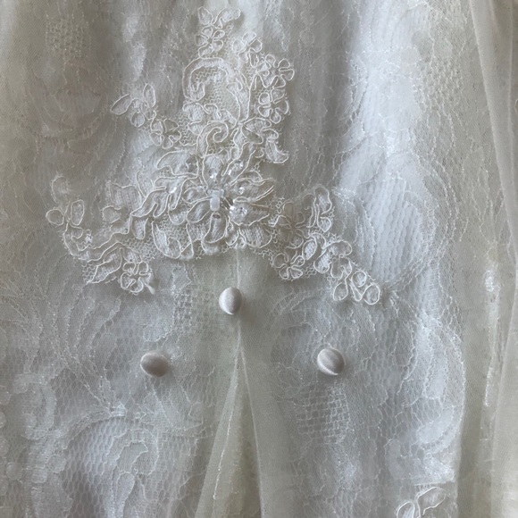 Keyhole Back Lace Ivory Wedding Dress - Picture 10 of 16
